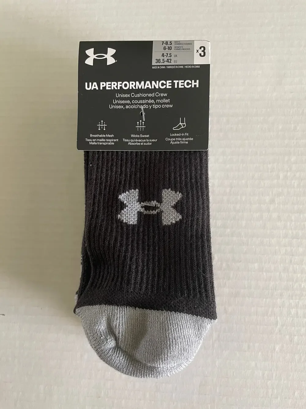 3 Pair Under Armour Crew Athletic Black Socks Size M NEW